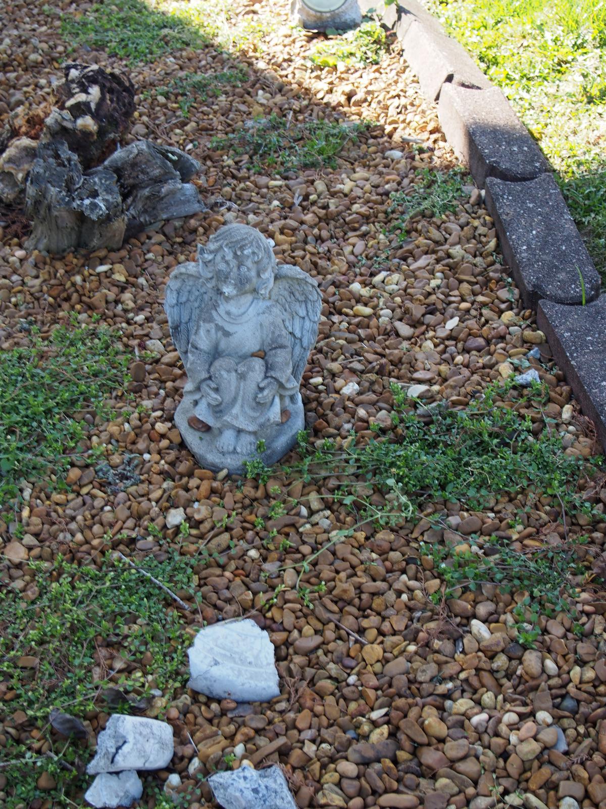 Yard angel decor