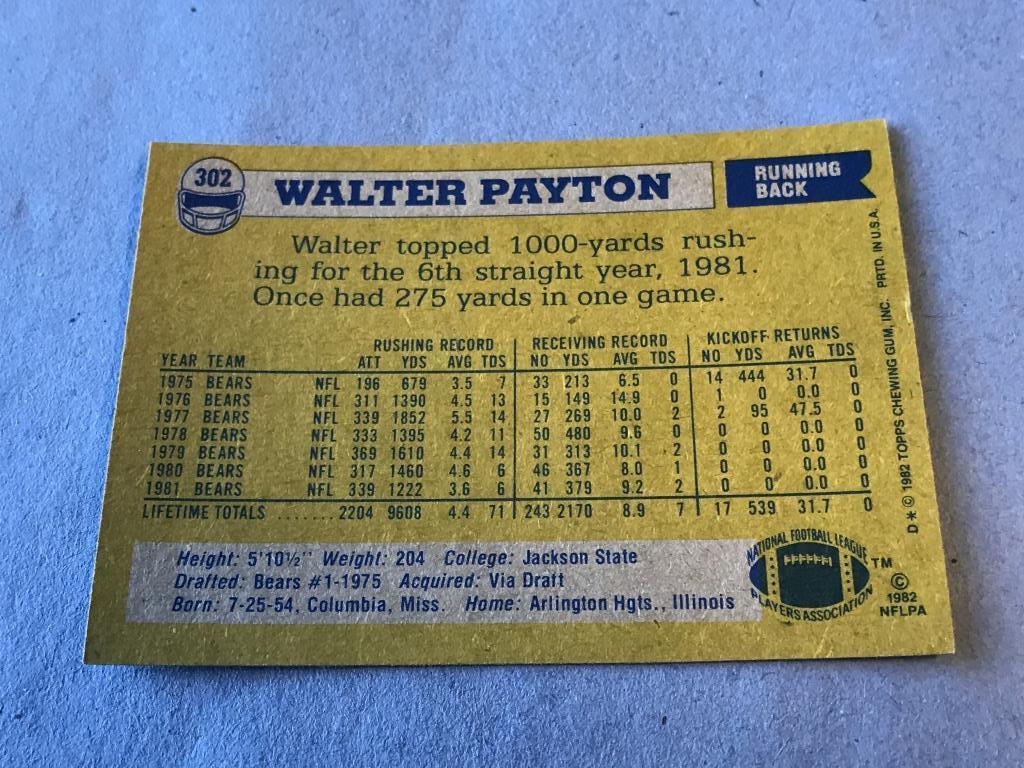 WALTER PAYTON 1982 Topps #302 Football Card BEARS