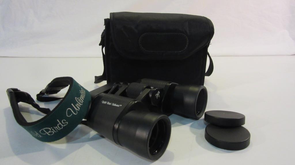 Celestron8 x 40 Filed 9 Binoculars with Case