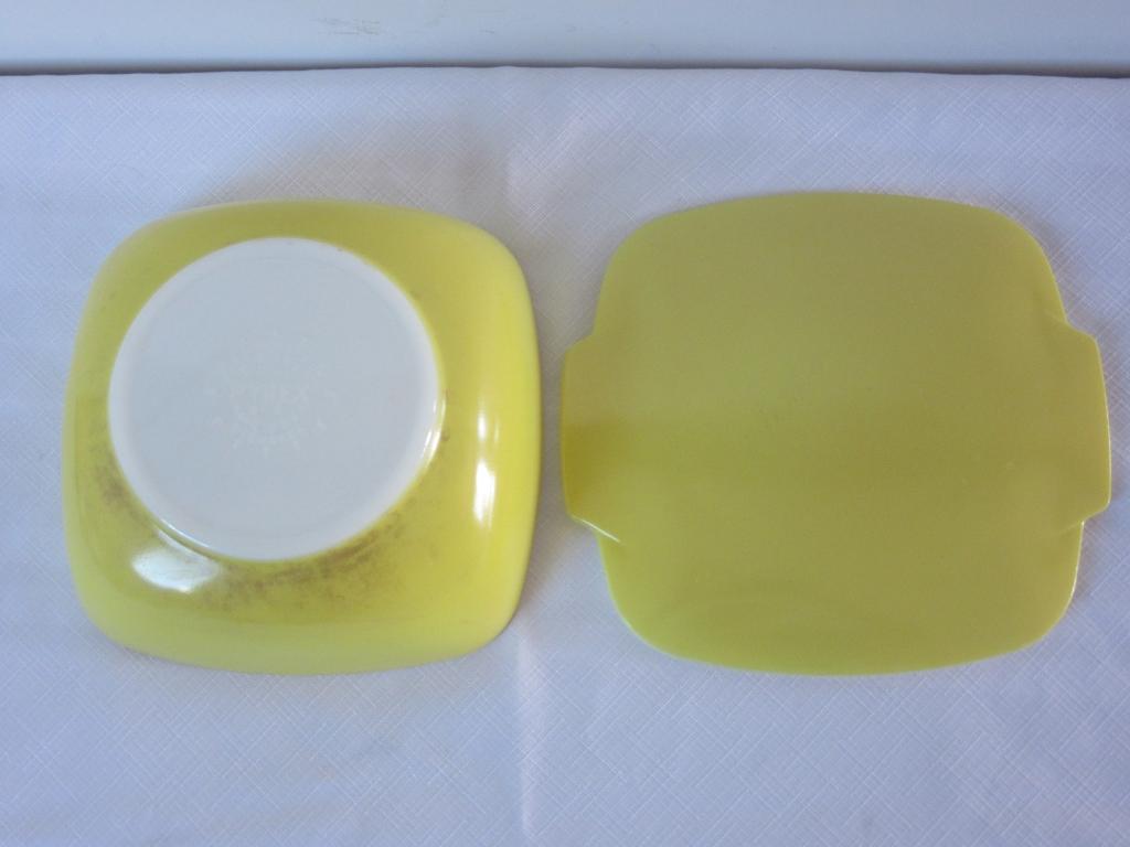 Vintage Pyrex Yellow Square Ovenware w/Lid