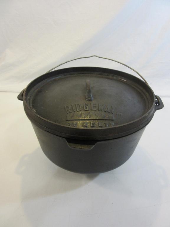 Ridgeway by Kelty Cast Iron Legged Pot w/ Lid