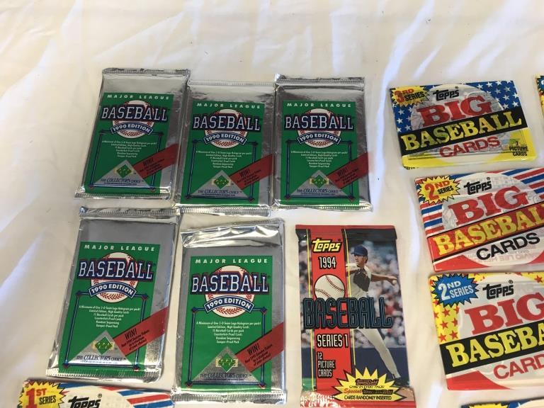 Lot of 25 un-open Baseball Sports Cards Packs