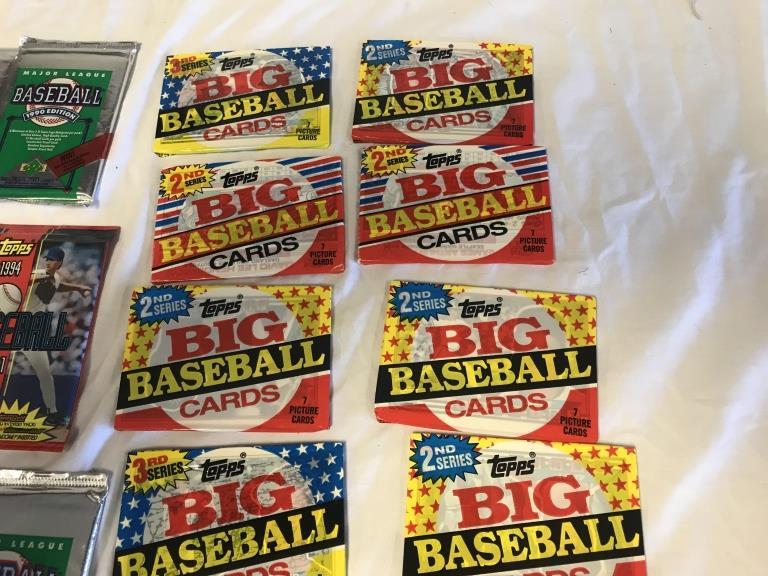 Lot of 25 un-open Baseball Sports Cards Packs