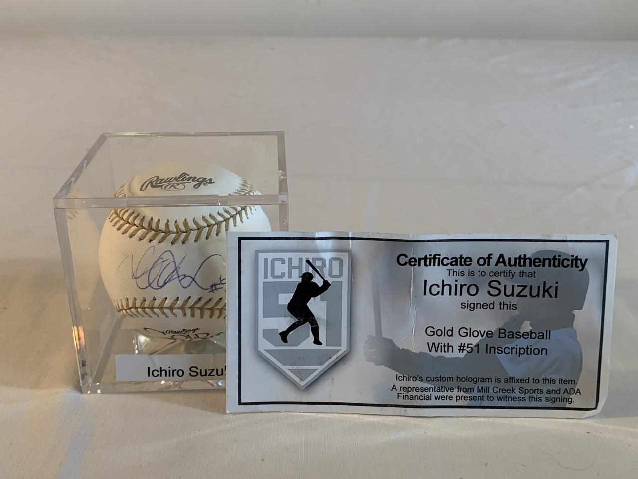 ICHIRO SUZUKI AUTOGRAPH Gold Glove Baseball COA