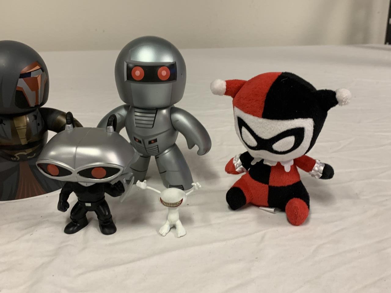 Mighty Muggs Figures + Batman & Harley Quinn Plush