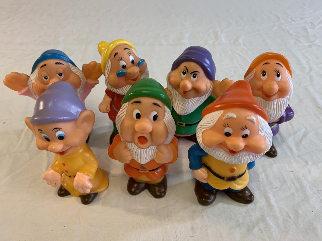 7  Disney the Seven Dwarfs Rubber 5" Figures