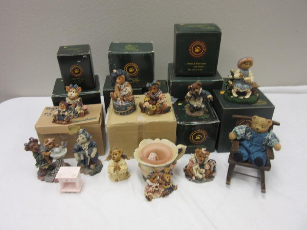 Lot of 12 Boxes of Boyd's Bears and Friends