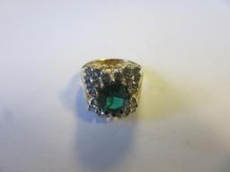 Size 7.5 Gold Tone Large Green Jewel Ring