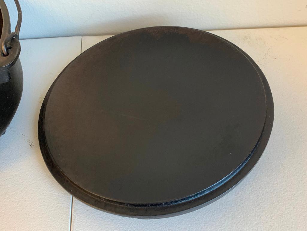 Vintage #12 Cast Iron Dutch Over with lid