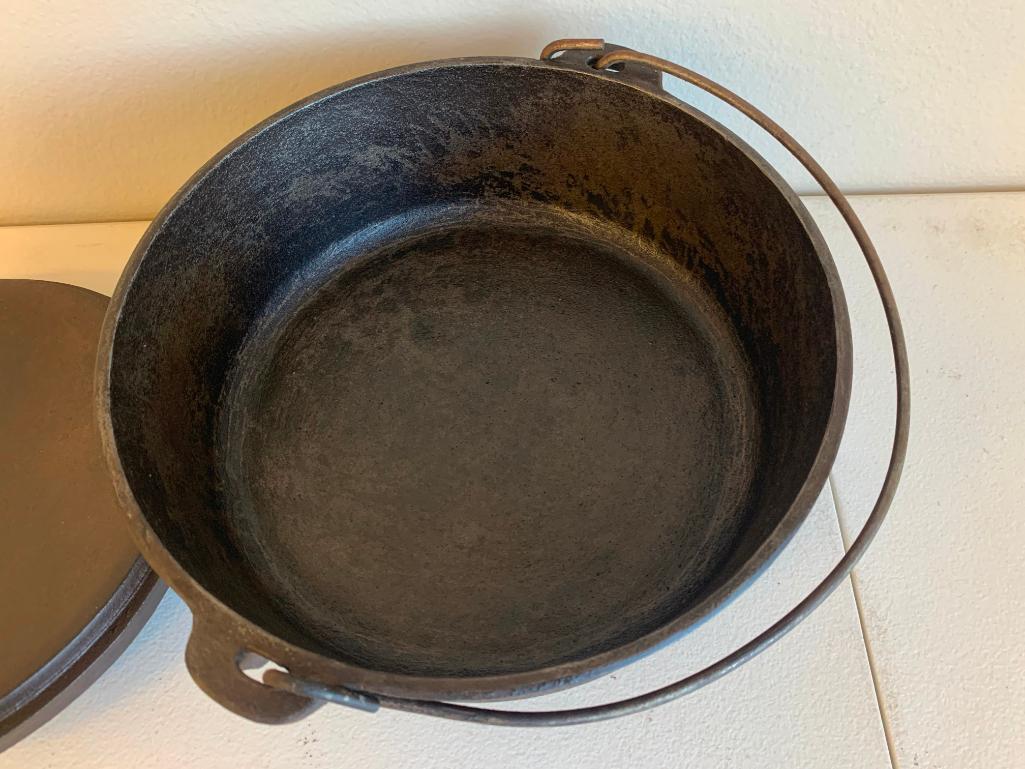 Vintage Cast Iron #10 Dutch Over with Lid Made in The USA