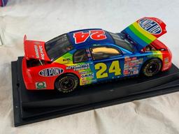 1999 Jeff Gordon #24 Dupont NASCAR Diecast 1:24