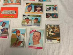 Lot of 25 Vintage Baseball Cards w/ STARS ROOKIES