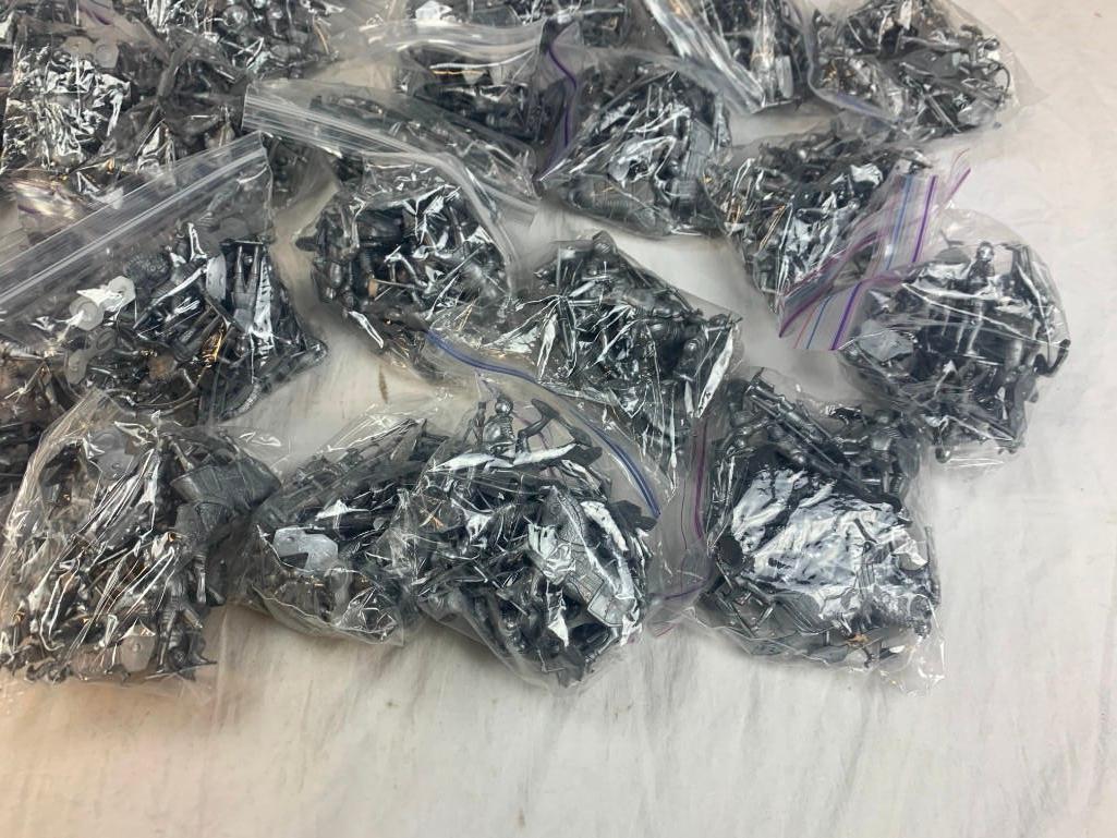 Marx Toys Bulk Lot of 600 SILVER KNIGHTS Figures