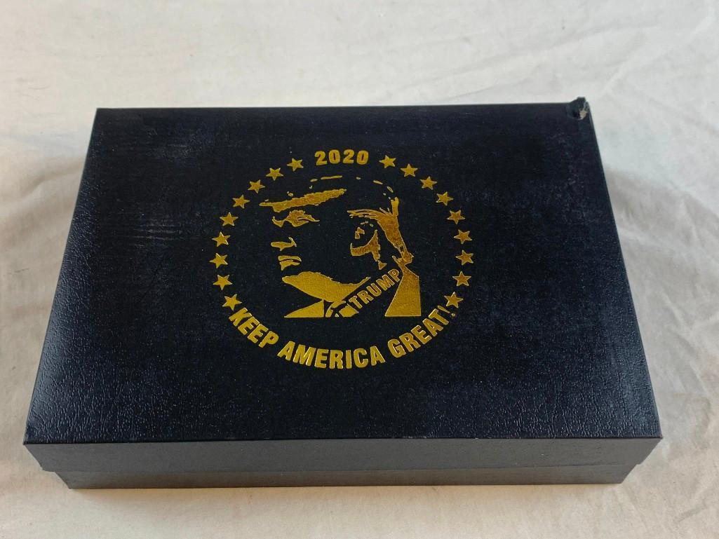 Donald Trump 2020 Gold Coin Banknote Poker Keep America Great Gift Box Set
