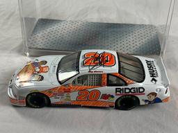 TONY STEWART Pontiac Grand Prix 2001 #20 Home Depot NASCAR Car Diecast 1/24 scale AUTOGRAPH