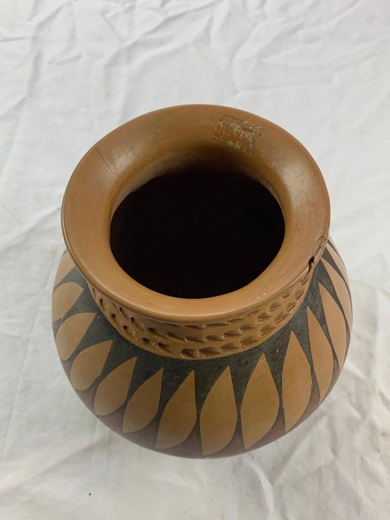Juan Mata Ortiz Signed Genoveva Sandoval Hand Painted Pottery Vase Mexico
