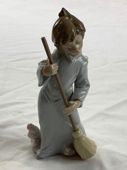 Lladro 5726 "Sweep Away the Clouds" angel/cherub with broom