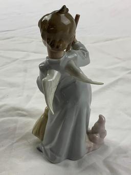 Lladro 5726 "Sweep Away the Clouds" angel/cherub with broom