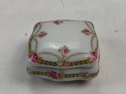 Vintage limoges trinket Pill box with lid