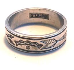 Sterling Silver 925 Ring with Carved Designs around the Outside Size 6.5 | 2.3 grams