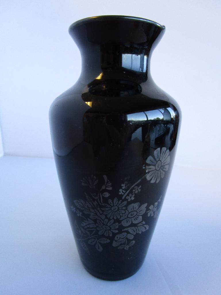 Lot of 2 black porcelain Asian-style vases and a miniature bell