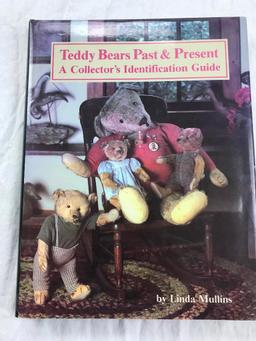 1986 "Teddy Bears Past and Present: A Collectors Identification Guide" by Linda Mullins HARDCOVER