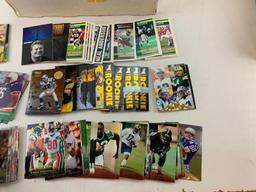 Lot of approx 2500 Football Cards with Stars, Rookies