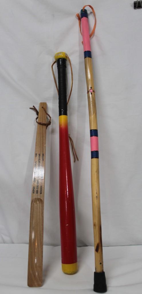 Lot of long shoe horn?33in decorative walking stick- home protection wombat with leather wrist cinch