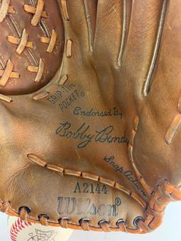 Vintage Wilson Bobby Bonds pro model (A2114) adult right handed thrower baseball glove with baseball