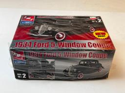 AMT ERLT Model Kit 1934 Ford 5-Window Coupe 1/25 Model Kit