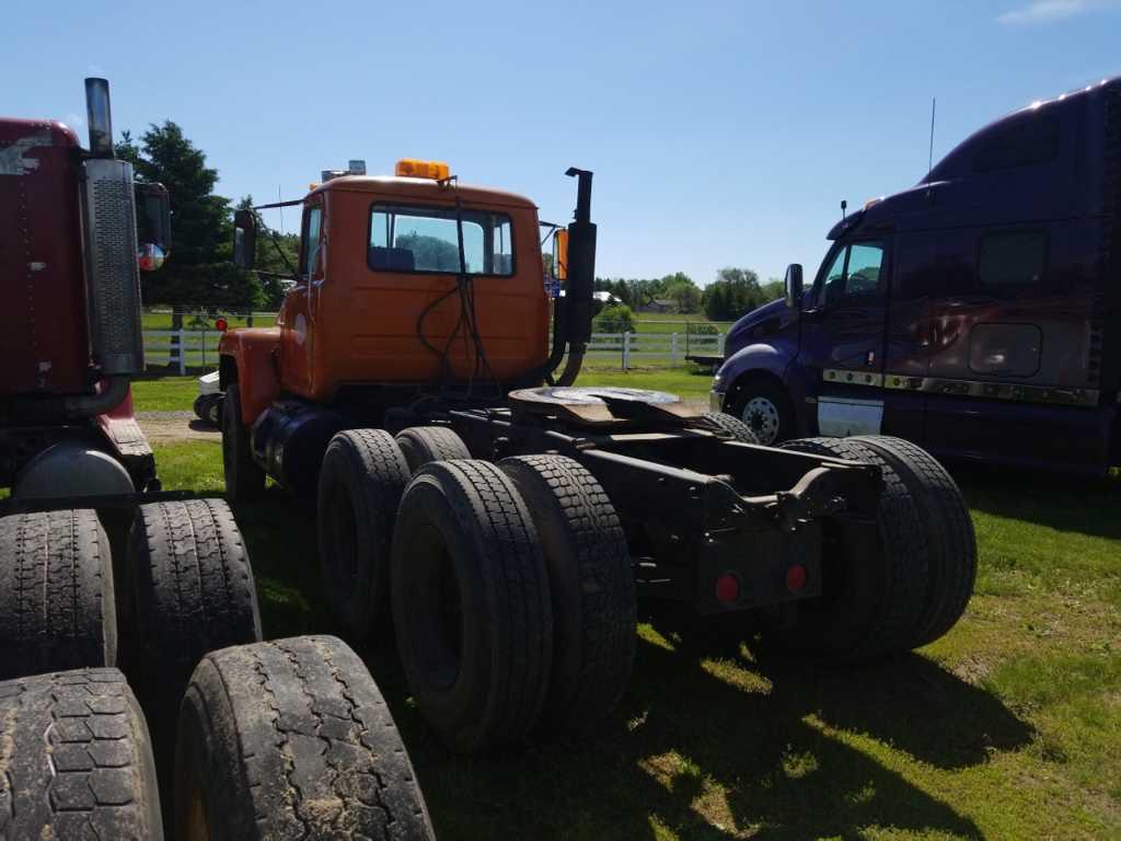 '84 Mack R686ST TA Tractor Truck