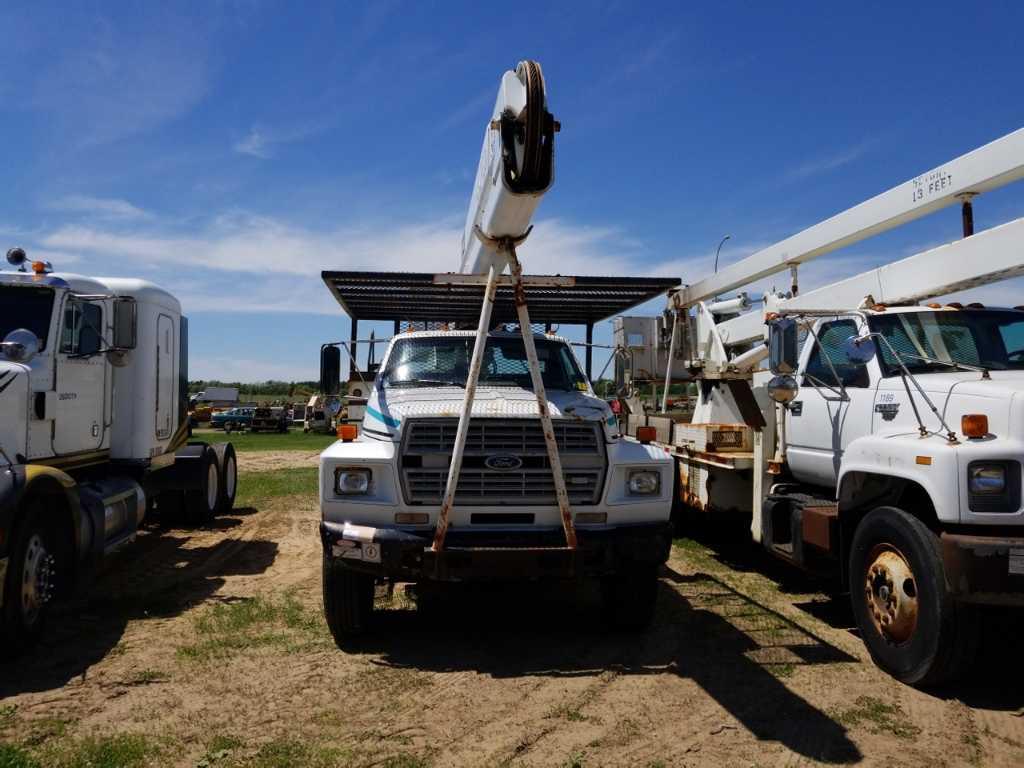 '89 Ford F700 Bucket Truck