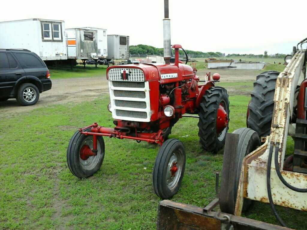 Farmall 140 Tractor