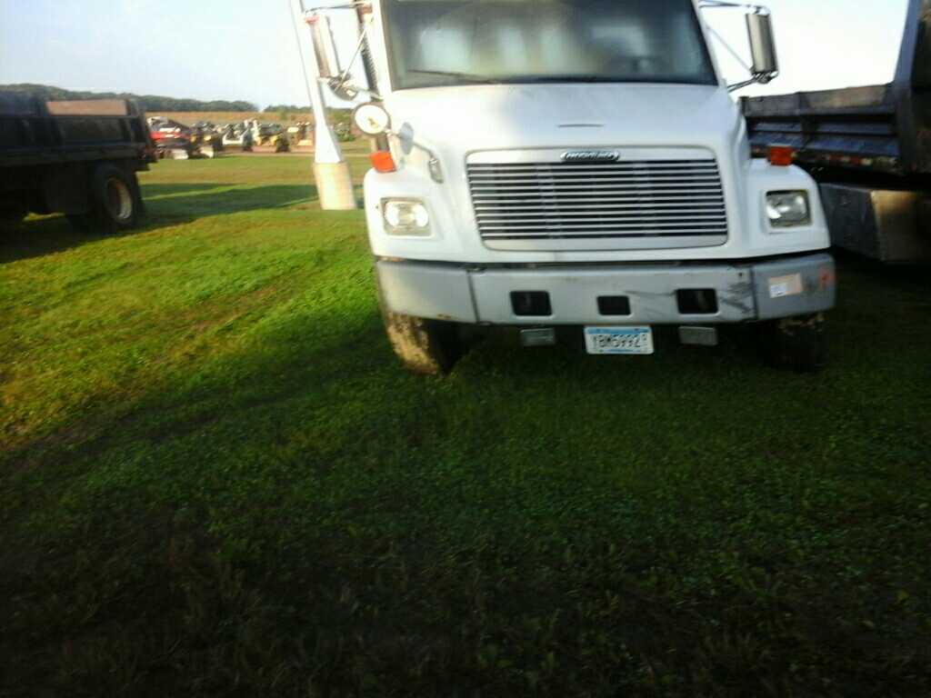 '00 Freightliner FL80 TA Flatbed Truck