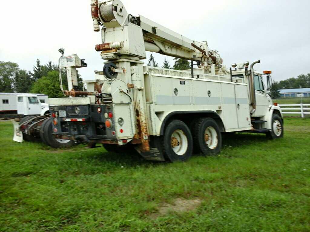 '95 Freightliner FL80 Digger Derrick