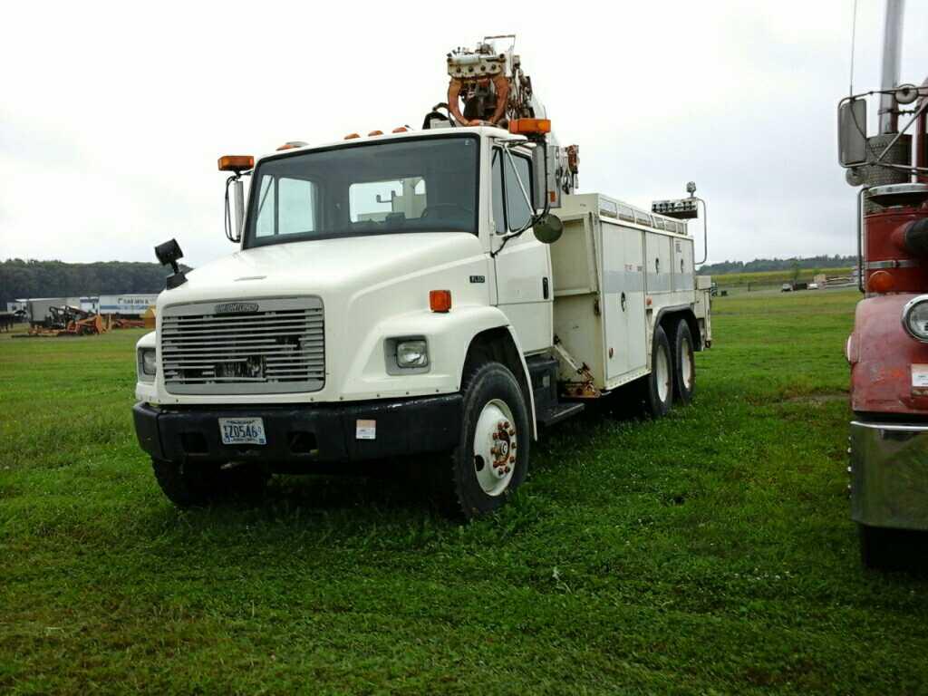 '95 Freightliner FL80 Digger Derrick