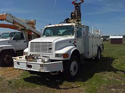 '01 International 4700 Digger Derrick