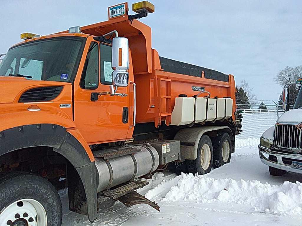 '11 International 7600 Dump Truck w/Plow