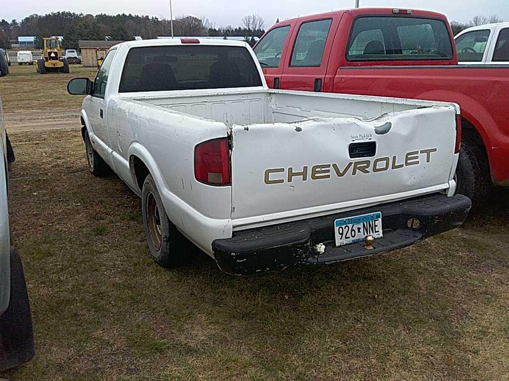 '00 Chevrolet S10 Pickup Truck
