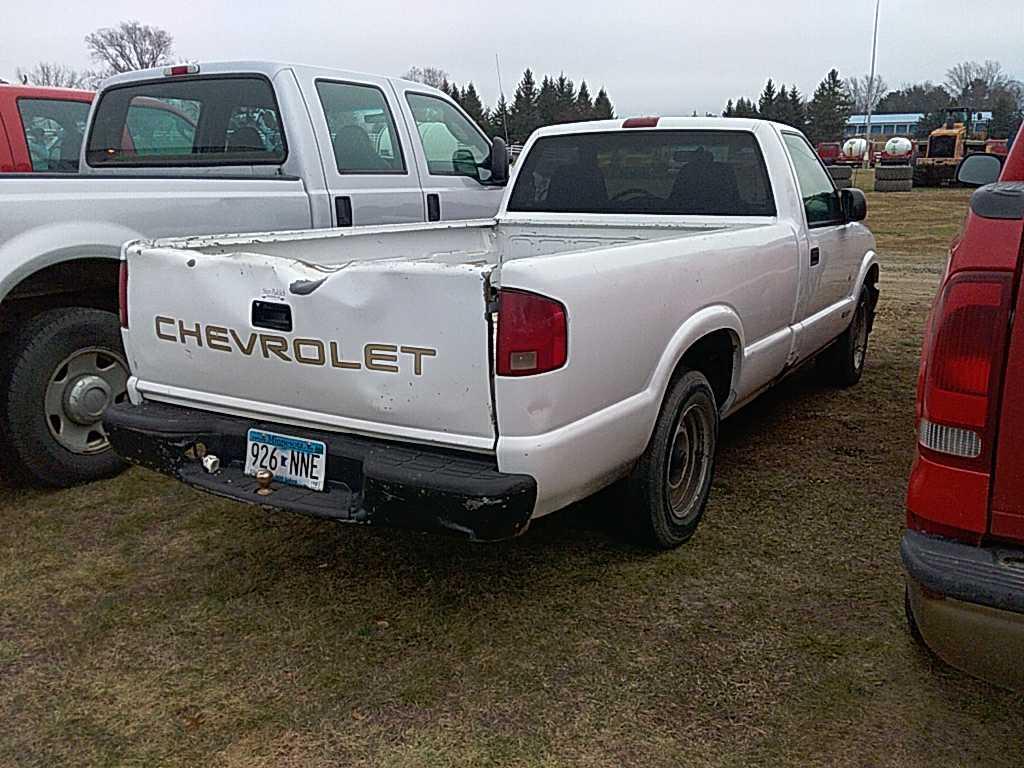 '00 Chevrolet S10 Pickup Truck