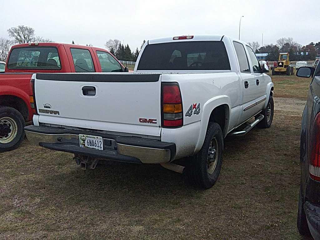 '04 GMC Quad Cab Pickup Truck