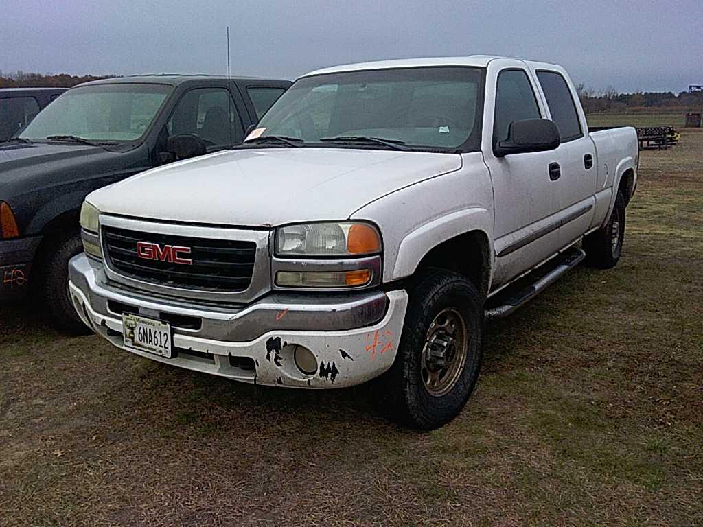 '04 GMC Quad Cab Pickup Truck