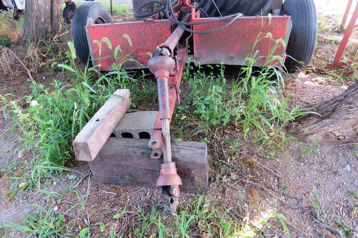 5' Pull Type Shredder, Hydraulic Lift, PTO Shaft from Tractor is Missing.