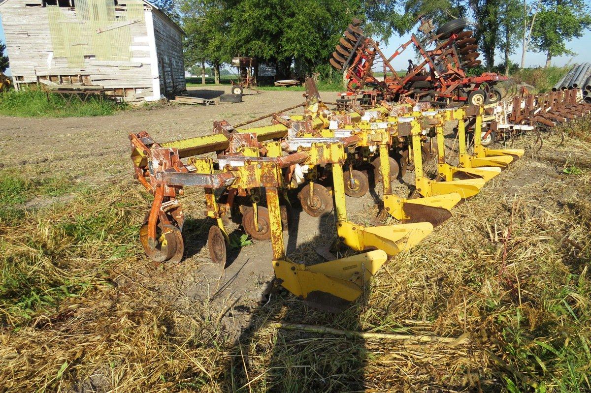 6-30s  Buffalo 4600 Cultivator with Rigging Wings, Diamond bar, Steel Stabilizers, Hillers 3pt, Good