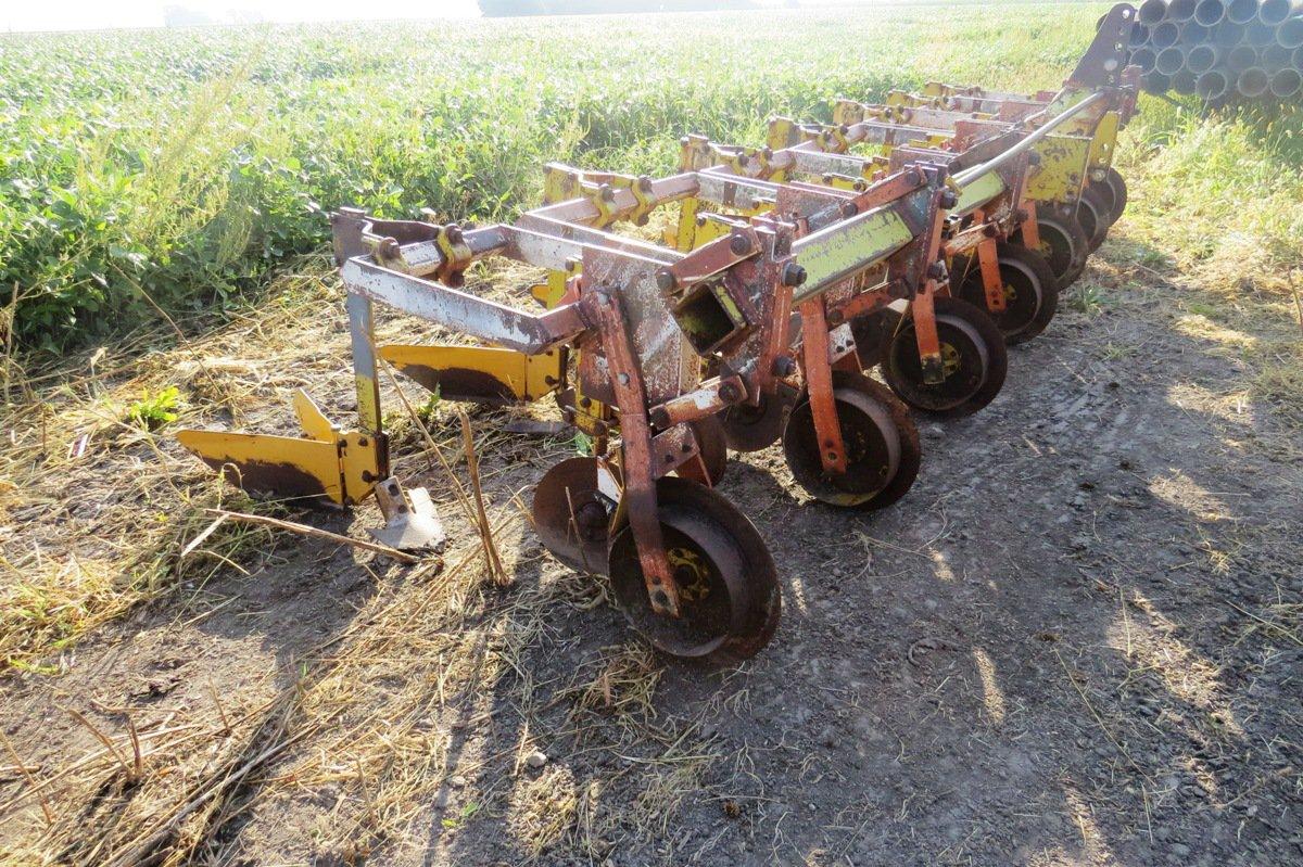 6-30s  Buffalo 4600 Cultivator with Rigging Wings, Diamond bar, Steel Stabilizers, Hillers 3pt, Good