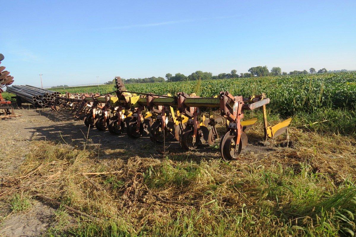 6-30s  Buffalo 4600 Cultivator with Rigging Wings, Diamond bar, Steel Stabilizers, Hillers 3pt, Good