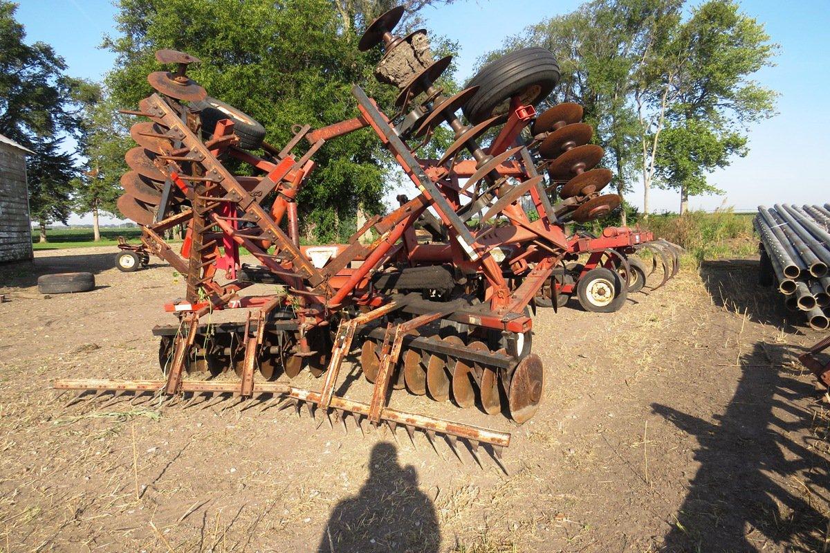 White Model 271 21' Disk, Hydraulic Fold, Single Bar Harrow, 9.5x15 Tires, 18" Blades.