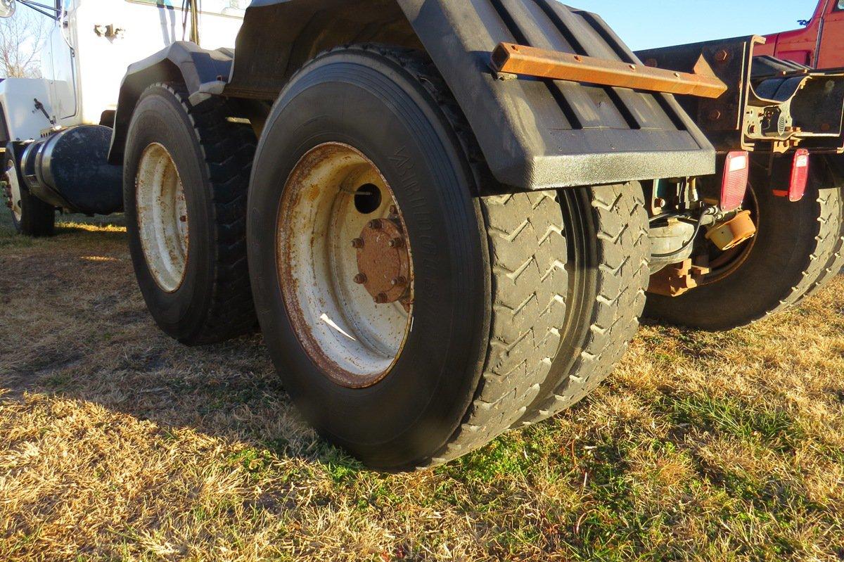 1992 Mack Model RD690S Tandem Axle Day Cab Truck Tractor, VIN# 1M2P264YXNM010171, Mack E6-300 Turbo