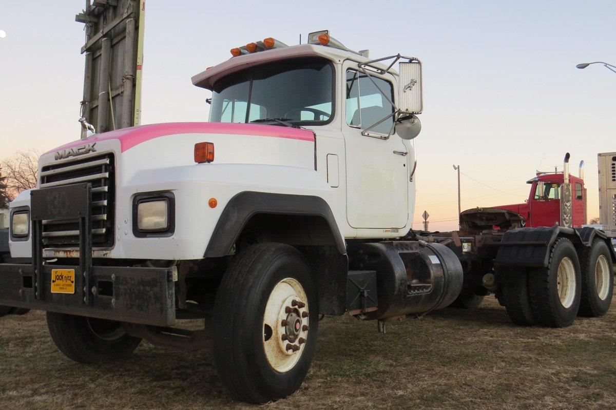 1992 Mack Model RD690S Tandem Axle Day Cab Truck Tractor, VIN# 1M2P264Y1NM010172, Mack E6-300 Turbo