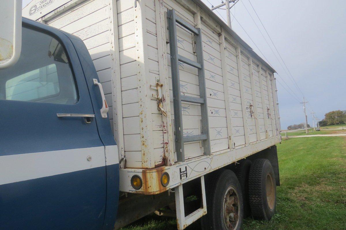 1977 GMC 6000 Sierra Grain Truck, Chevy 350 Gas Engine, Power Steering, 5 & 2 Speed Manual Transmiss